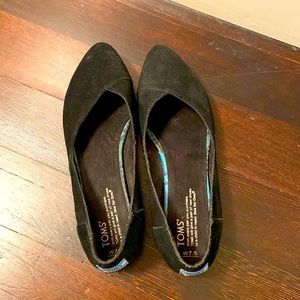 Toms Jutti Black Suede Flats 7.5